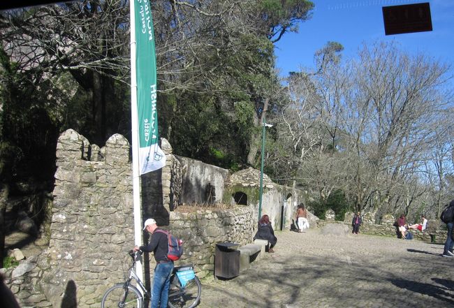 ムーアの城壁Moorish Castleをパス。