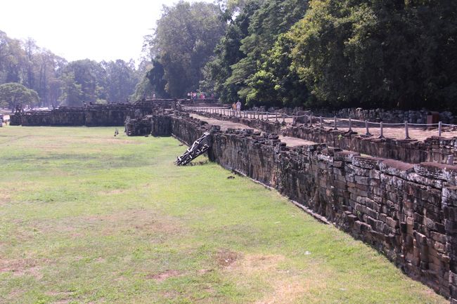 ■ 王宮の周壁の外に造られた象のテラス