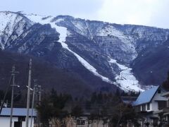 帰りに見上げた白馬五竜　全体に雪がまだ薄いですね