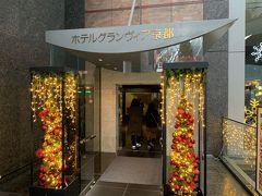 今回も宿は駅直結のグランヴィア京都です。
クリスマスイルミ綺麗です。