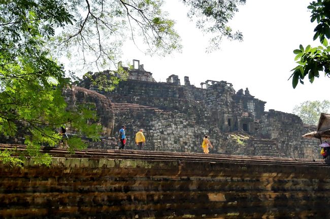 ■ バプーオン<br />建物の裏に来ました