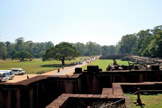 ■ 王宮の周壁の外に造られた象のテラス