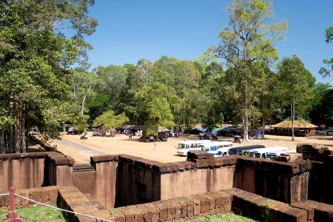 ■ 王宮の周壁の外に造られた象のテラス