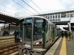 和歌山駅から紀伊田辺行きに乗って紀三井寺駅まで。
丁度通勤通学時間だったので、車両はそれなりに混んでいましたが、
結構この駅で人が降りました。