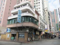 【美都餐室】
油麻地の美都餐室。廟街沿いにある50年以上の歴史を誇る有名餐室です。
香港の喫茶レストラン、茶餐廳（チャーチャンテン）の中でレトロ感１。