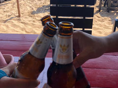 浜辺でビール