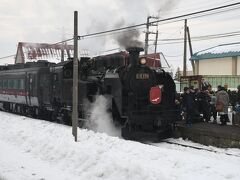 まぁ、目的はこれしかないですよね、SL冬の湿原号！

すでに釧路からの列車が到着済みで、乗ってきた方で反対側のホームはごった返していました。