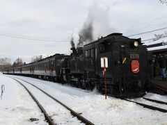 途中の塘路駅で反対列車の待ち合わせです。
時間があるので、撮影タイムです。