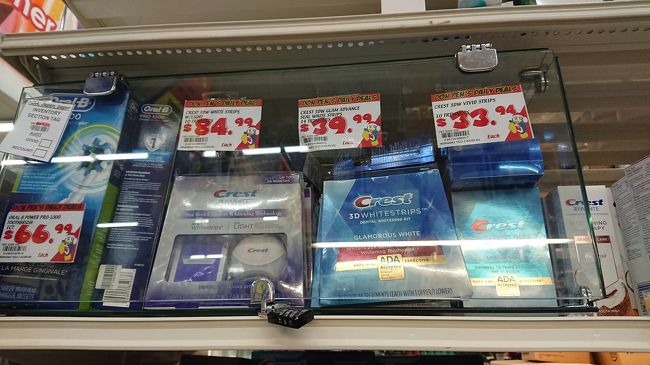 お高めのデンタル用品は鍵付きケースの中に。