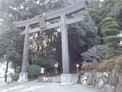 夕方5時に高千穂神社に到着。やはり九州は日が長い。
お目当ての高千穂夜神楽は８時から。宿で一息入れてから出掛けるとするか。