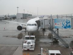 羽田から小松まで飛行機で移動します。出発の朝、関東地方は雨でした。