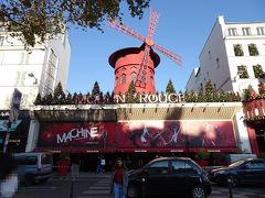 赤い風車あった～！
最後に人に聞きながら、歩いてやっと見つけた「ムーランルージュ」

映画なんかにも出てくる劇場。
