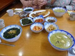 5月4日月曜日。済州家で朝食。アワビ粥、アマダイの焼魚定食、ウニスープ。
