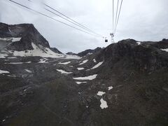 Stubaier Gletscherbahnに乗り、Eisgratの頂上駅へ。
「Stubaier Gletscher」：https://www.stubaier-gletscher.com/