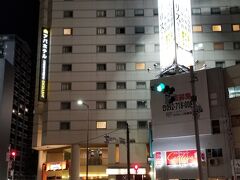 今日の泊まりは渡辺通のアパホテルです。福岡駅からバスで１０分もかからないからとても便利！この通りはバスがわんさか来てくれる。