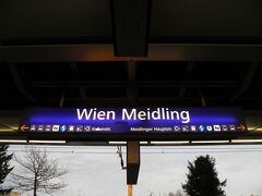 電車は無事ウィーンに到着。西駅ではなく、最初についたマイドリング駅で降りる。そこで48時間パスを購入し、ホテルへ向かう。