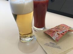 一方、ラウンジは比較的空いていた…
まずは朝ビール！