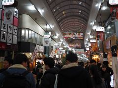平和通り商店街を抜けていきます。うわあ、観光客でいっぱい!