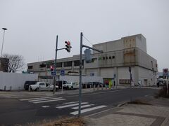 苫小牧駅
前回来たときは歩道橋があったのですが撤去されていました。