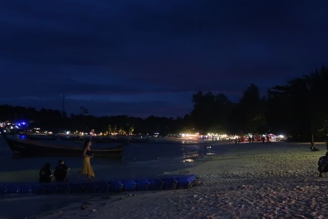 夜のパタヤ。昼と雰囲気違います。<br />