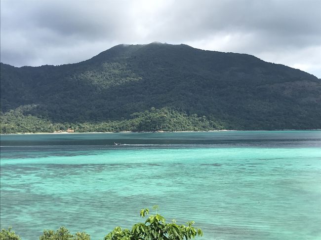 マウンテンリゾートテラスからの眺め。<br />曇ってるのに素晴らしい。今までで一番きれいだと思ったのは波照間島だったがそれ以上に感動。<br />