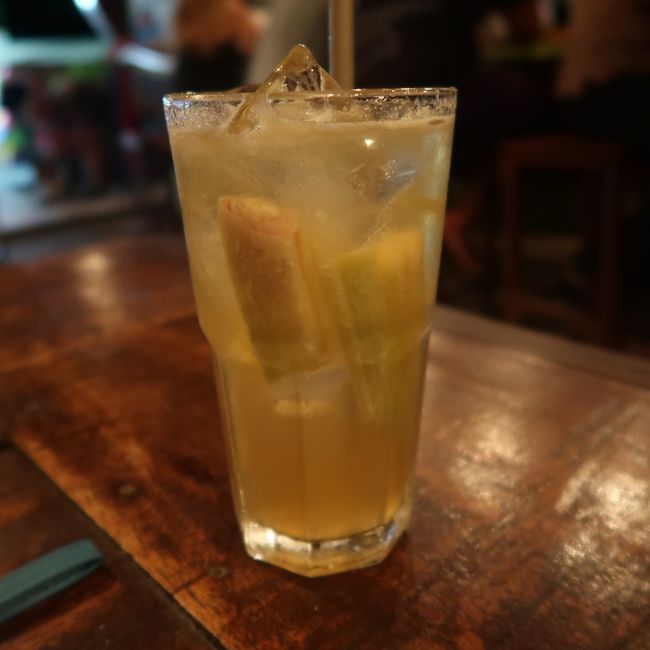 Tahi Lady。Elephantオリジナルカクテル。ラム、ジン、生レモングラスなどが入ってます。<br />酔いそうだけど美味しかった。日本ではカクテル飲まないけど、海外来たら飲みたくなるんですよね。