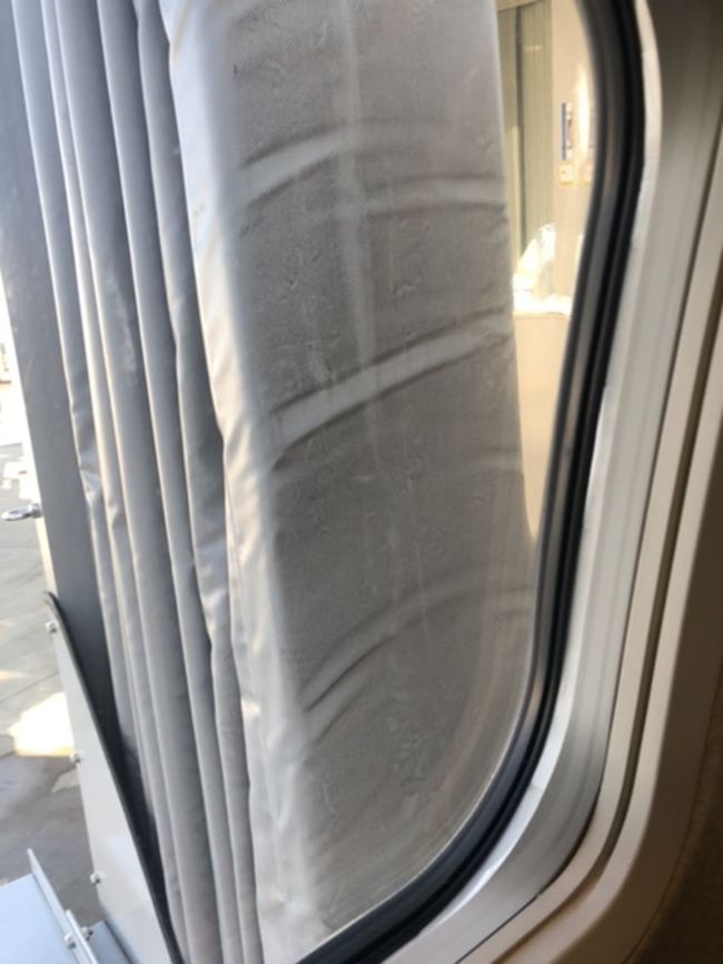 1Aならではのビューかな。伊丹でボーディングブリッジを操作してたのは女性職員さんでした。