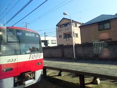 神武寺駅。
ちょうど下り新逗子行きが停まっていました。