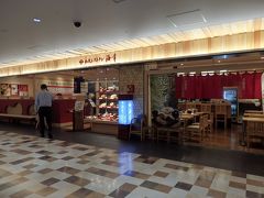 無事に福岡空港に到着。
まずは遅い昼食です。