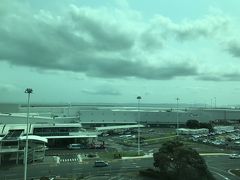 窓から見える空港。
