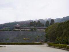 宇和海で今度は終点松山まで。

松山城へはリフトなどを含め様々な登城方法がありますが、
せっかくなので江戸時代の正規ルート【黒門口登城道】を選択！！