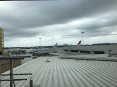 シドニー空港に到着。
カンタスのラウンジに。でも滞在時間はちょっとだけ。
ラウンジは結構混んでいました。