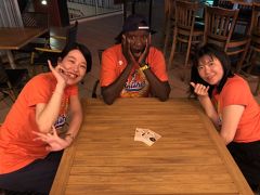 Ｓご夫妻もお部屋に戻られ、残ったわたしたちは二次会へ♪もうだいぶ酔っ払いなのに、明日帰国する身なので絶対寝坊はできません。Ａさん、起こしてね？