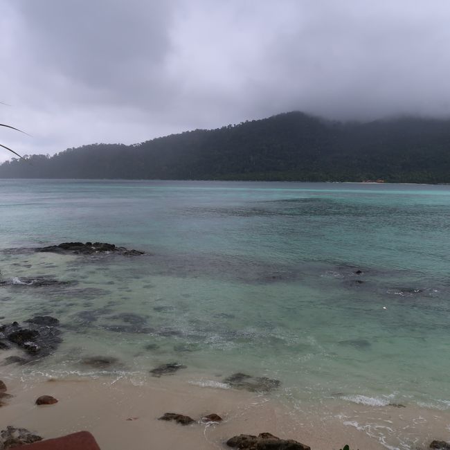 満潮だとマウンテンリゾート前からアダンヴィレッジ前のビーチまで歩けないが<br />干潮なら歩いて行ける！！