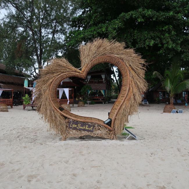 サンライズビーチ沿いのオブジェ。<br />ハートと可愛いすぎやろ