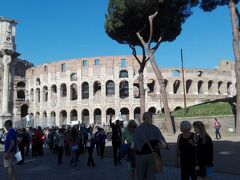 4月10日　世界遺産ローマ歴史地区観光
「ローマは一日にしてならず」「すべての道はローマに通ず」と言われた、大帝国の栄光を感じられる街。
様々な闘技が行われたコロッセオ。
