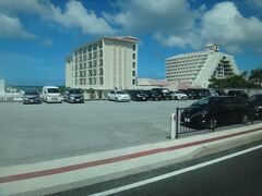 沖縄・恩納村『Sheraton Okinawa Sunmarina Resort』

『シェラトン沖縄サンマリーナリゾート』の外観の写真。

こちらもマリオット・インターナショナル系列のホテルです。

https://sheraton-okinawa.co.jp/