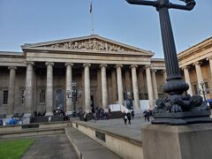 さて、大英博物館です。
入口で持ち物チェックがあって、入場。