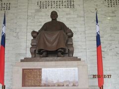 蒋介石像です