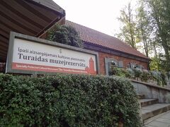 トゥライダ博物館保護区を見学します。
野外博物館です。