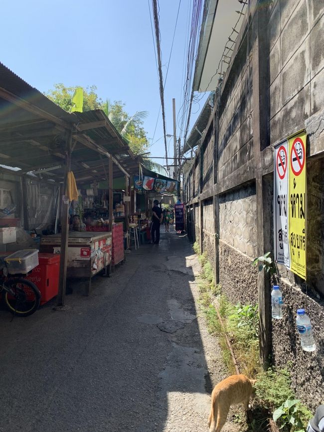 ワットパクナムの近くをちょっと散策したいと思います。<br />