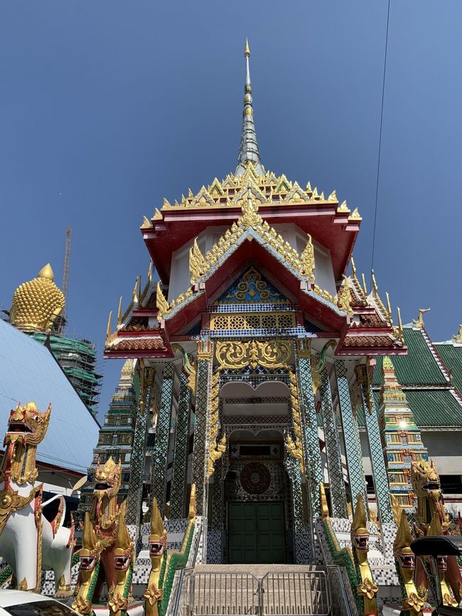 ワットクンチャンのすぐ近くにこんな寺院も。<br />さて今日はそんなに暑くもないので帰りはBTSのウタカート駅まで歩いて向かうことにします。