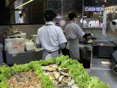 サイアムセンターのフードリパブリックのフードコートにやって来ました。
