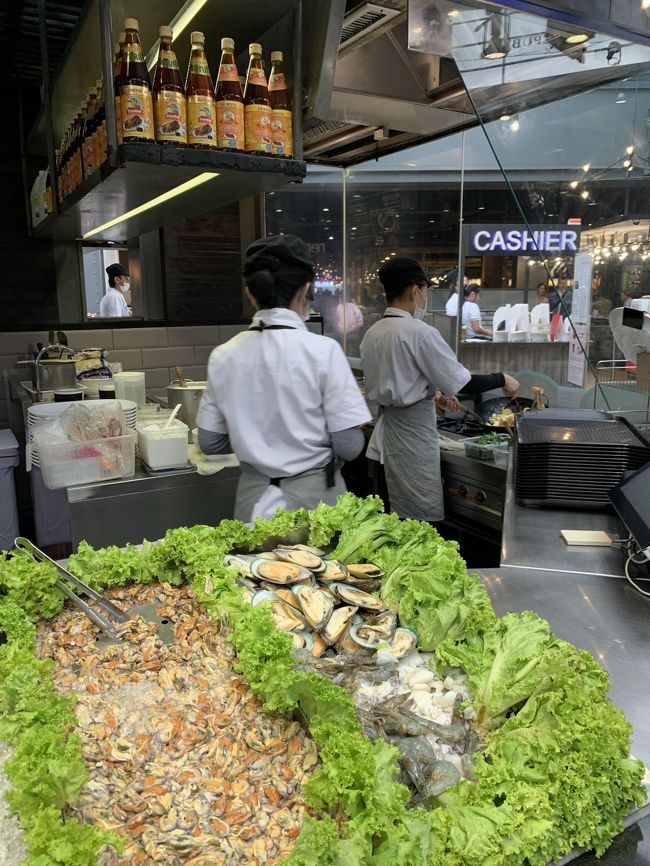 サイアムセンターのフードリパブリックのフードコートにやって来ました。<br />