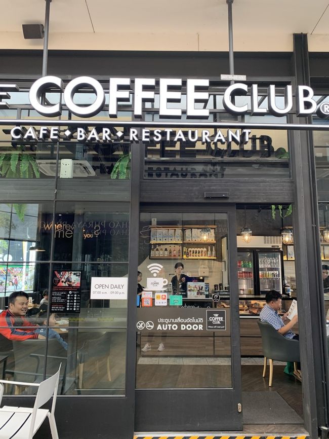 さて喉が渇いたのでホテルすぐ隣のリバーシティにあるCOFFEE　CLUBにやって来ました。こちら、なんだかみた事があると思ったらオーストラリアのコーヒーのチェーン店だったんですね。あとでHPをみて知りました。