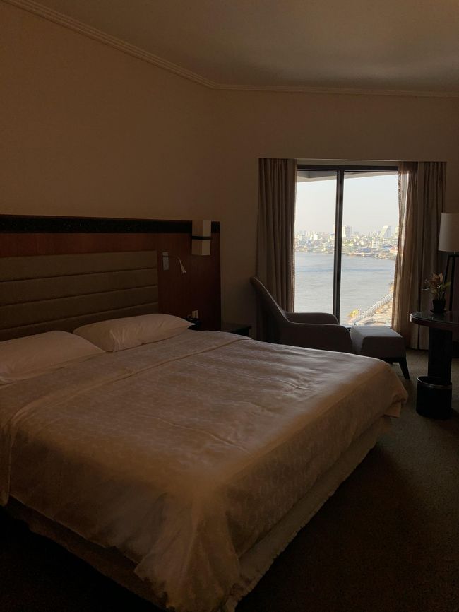 部屋に戻って来ました。<br />このまま午後はホテルのプールでのんびりしたいと思います。