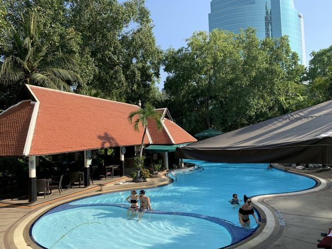 こちらも素敵。<br />こちらはあまり太陽が入ってこないようで日陰が目立ちました。