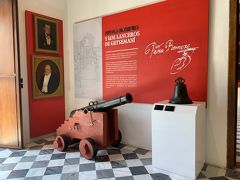 宗教裁判所跡へ。
ミュージアムになっており、１Fがカトリックの負の遺産である異端裁判に使われた器具や絵などが展示されている。
２Fはカルタヘナの歴史についての展示がある。
入場料は21000ペソ（700円）と安くはないが、一見の価値あり。

キリスト教の負の一面を見ることができて、個人的には興味深かった。
昨今イスラム教のイメージがよくないが、それに限らず宗教というのは光と影の2面をもつものだなと改めて実感。

Palace of the Inquisition Cartagena Historical Museum
https://goo.gl/maps/3RWBPGvJ5S3zTGjV9