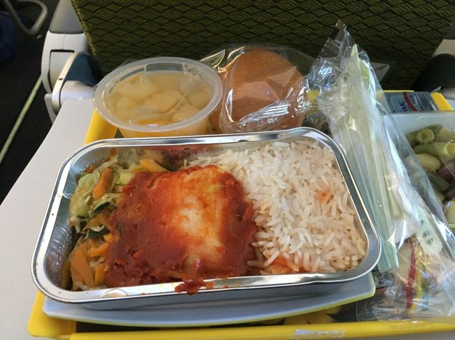 アディスアベバまではエコノミーで向かいます。