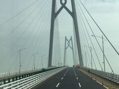 橋をわたって香港へ